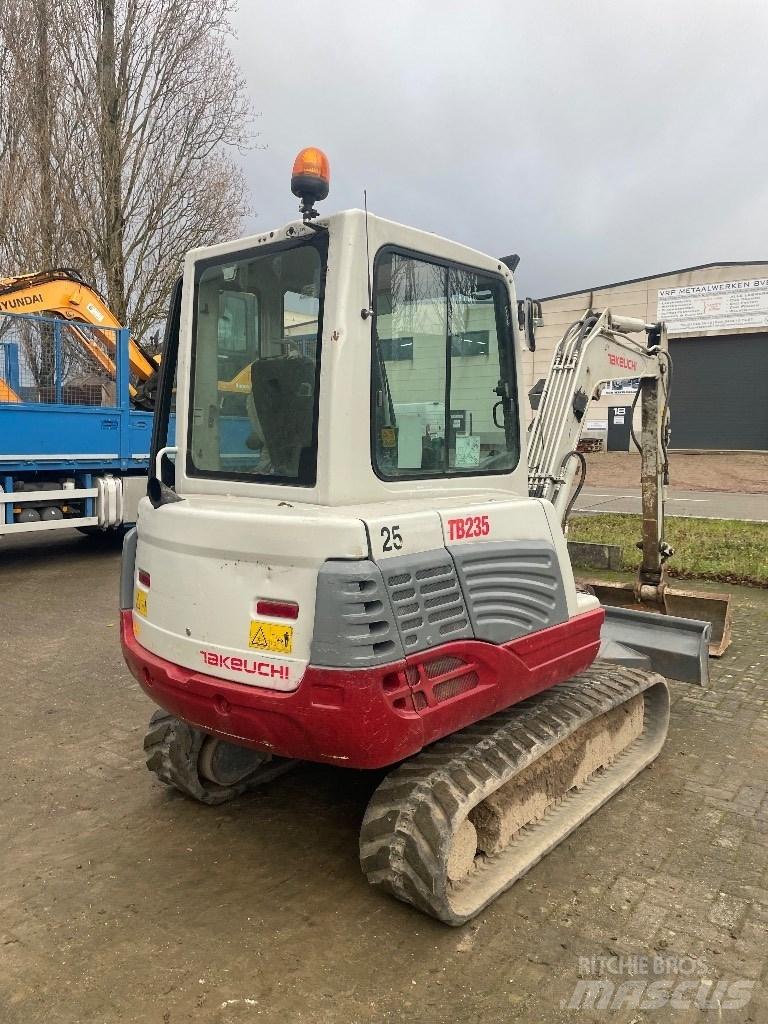 Takeuchi TB 235 Mini kotrók < 7t