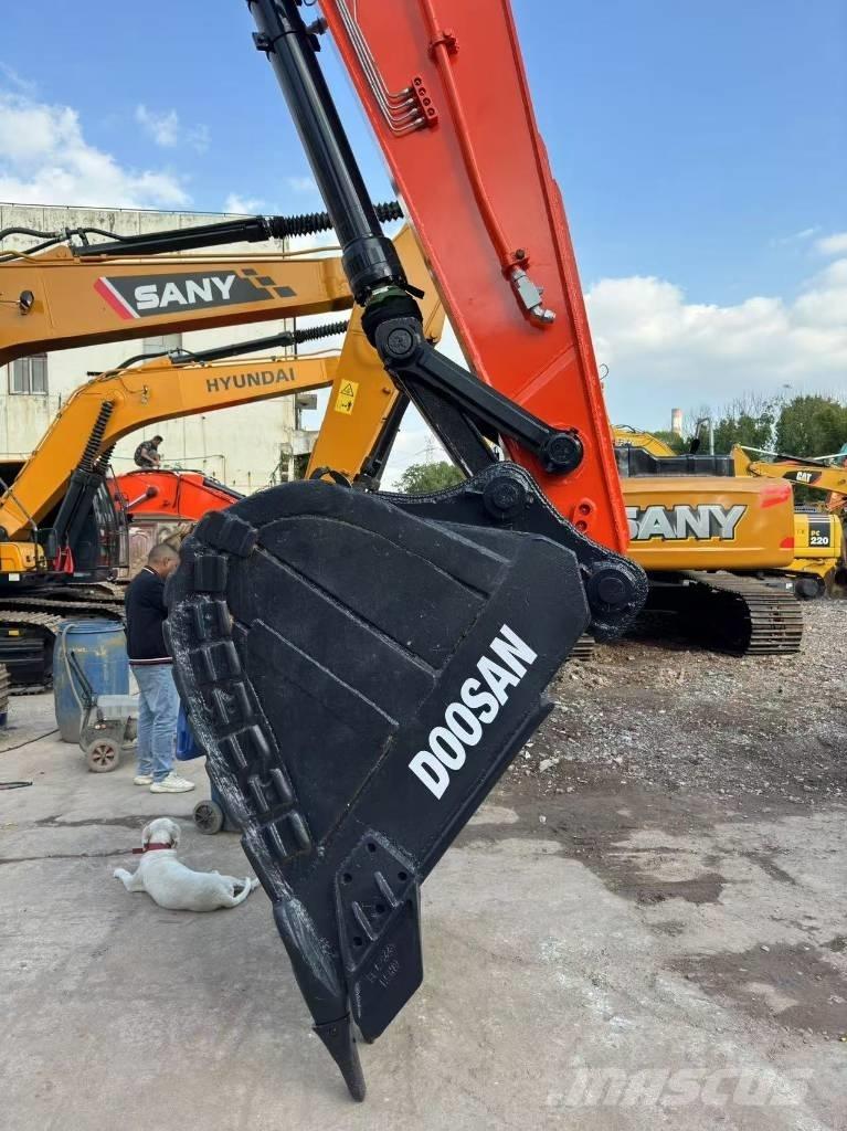 Doosan DX300LC Lánctalpas kotrók