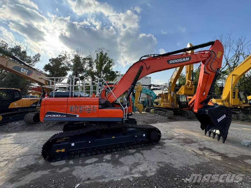 Doosan DX300LC Lánctalpas kotrók