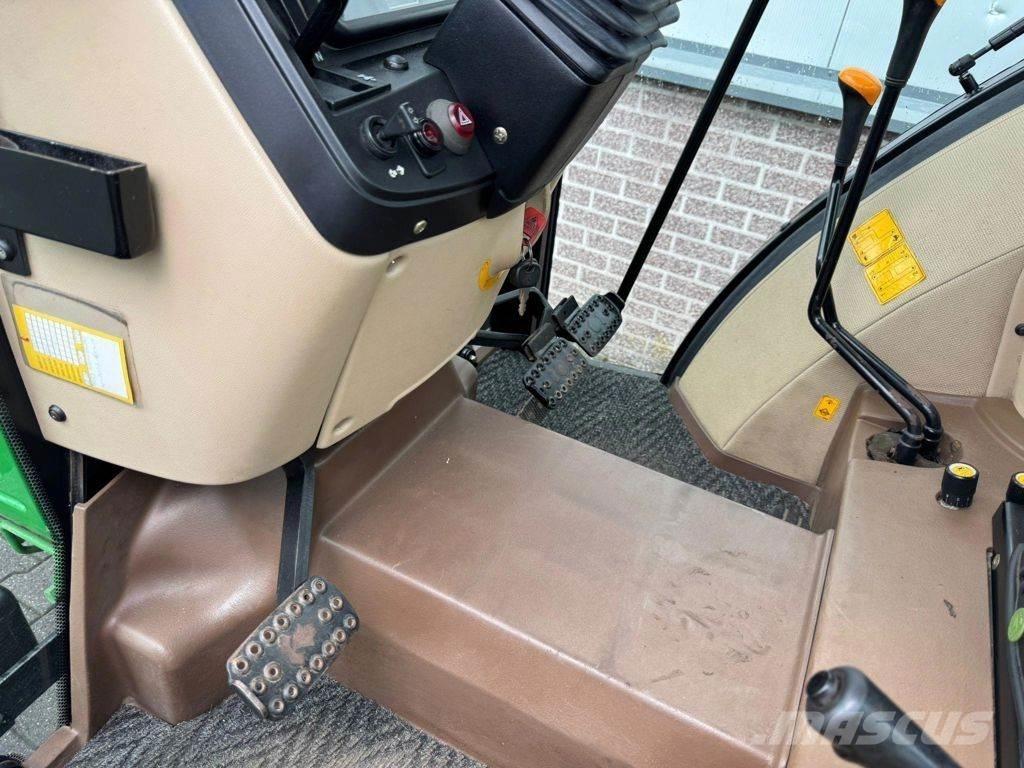 John Deere 5215 Kistehergépjárművek