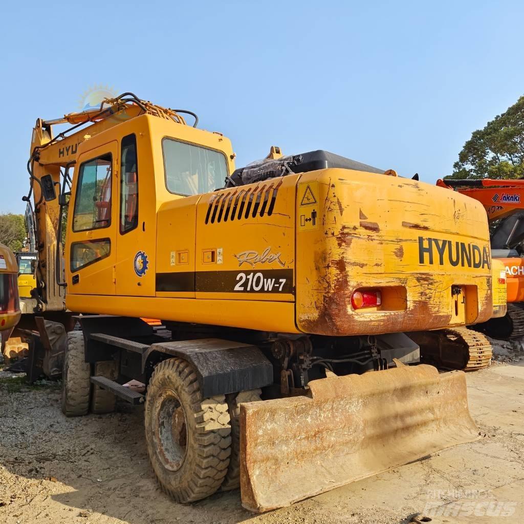 Hyundai R210W-7 Gumikerekes kotrók
