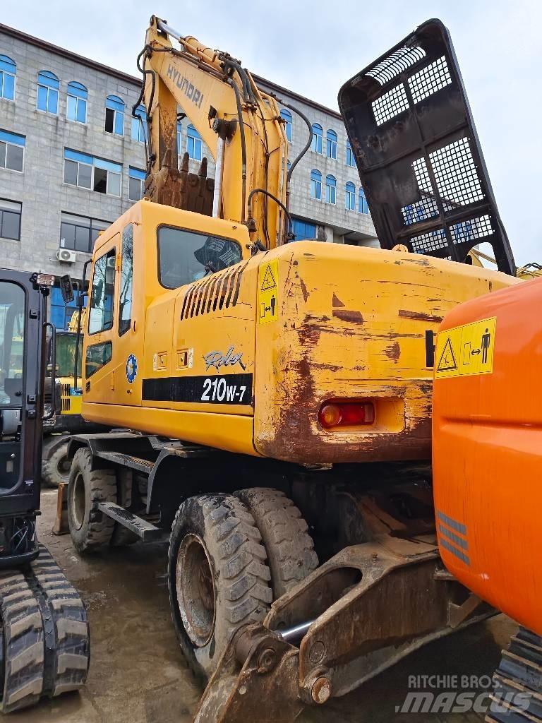 Hyundai R210W-7 Gumikerekes kotrók
