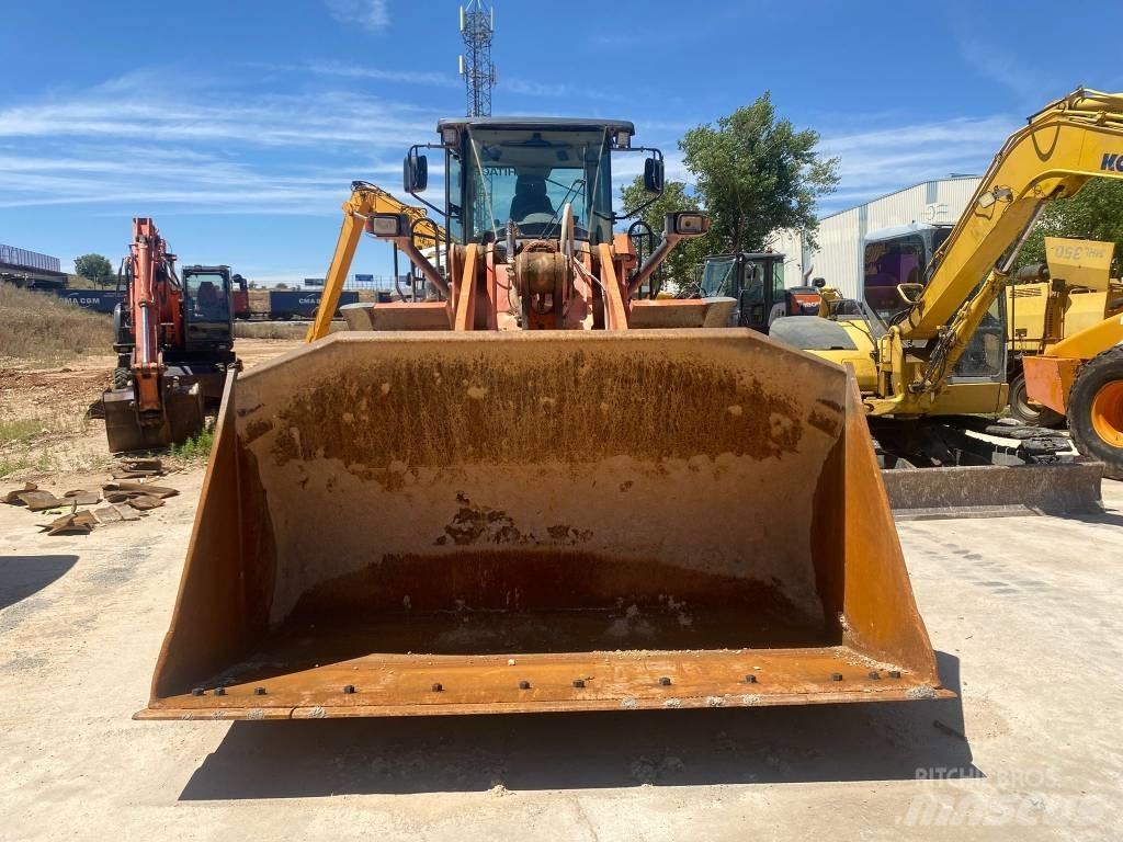 Hitachi ZW 310-6 Gumikerekes homlokrakodók