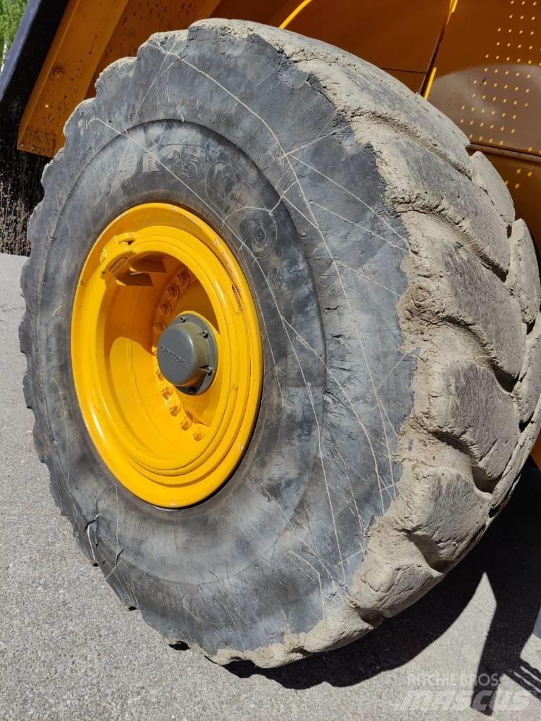 Volvo L 180 E Gumikerekes homlokrakodók