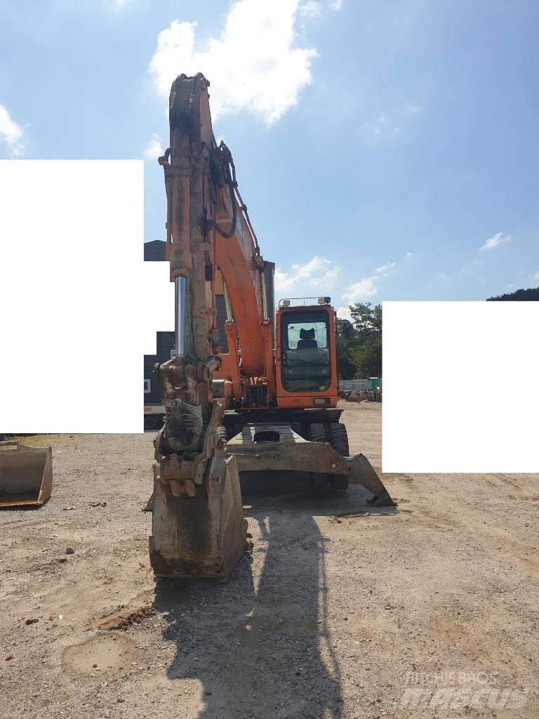Doosan DX210WA Gumikerekes kotrók