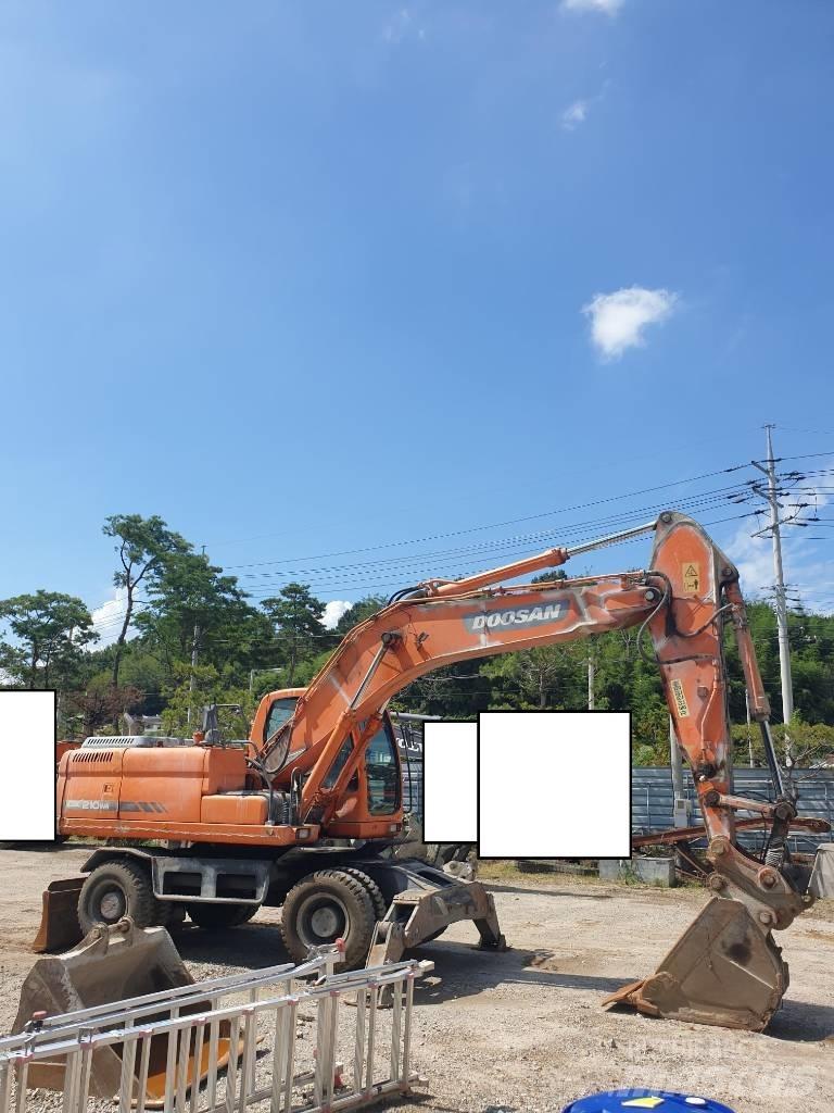 Doosan DX210WA Gumikerekes kotrók