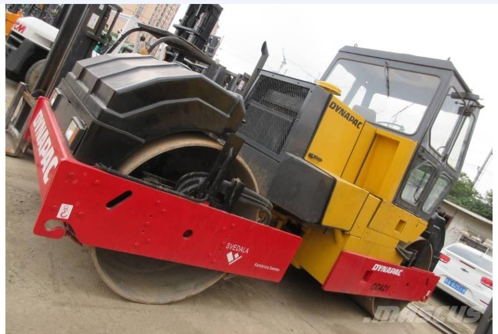 Dynapac CC 421 Ikerdobos hengerek