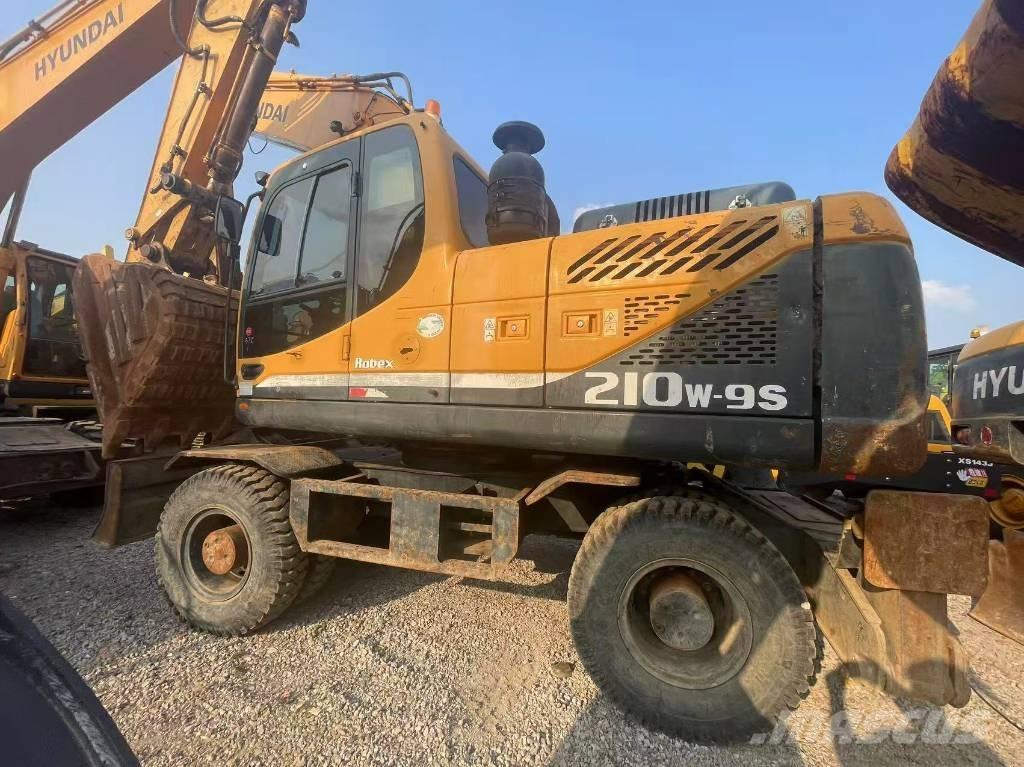 Hyundai 210W-9 Gumikerekes kotrók