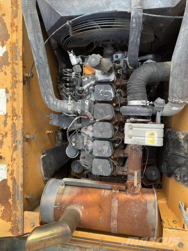 Hyundai 210W-9 Gumikerekes kotrók