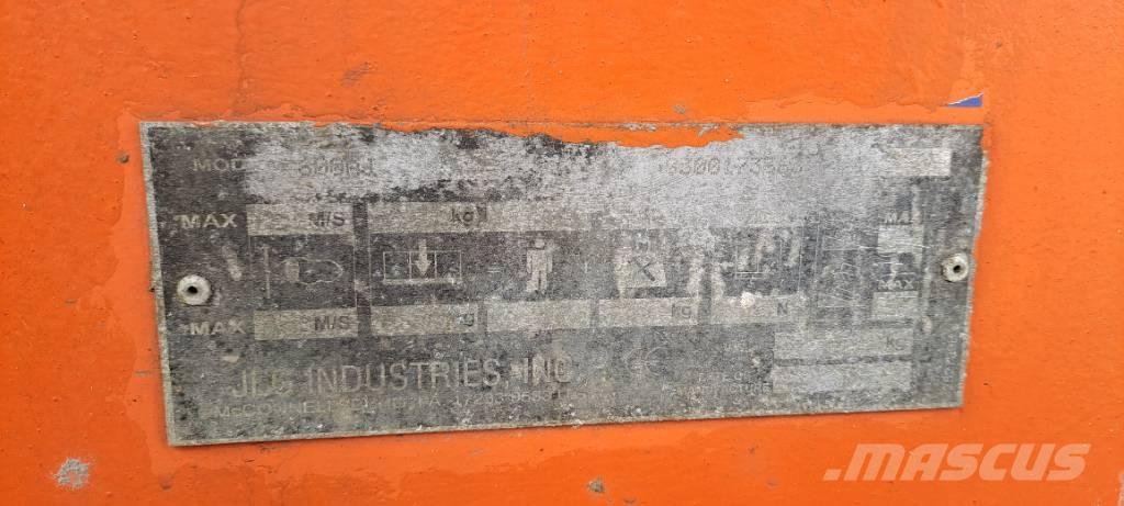 JLG 600AJ Karos emelők
