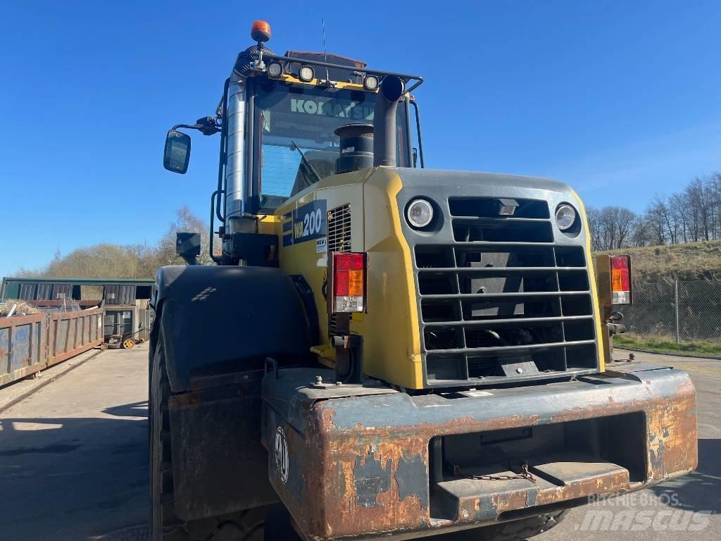 Komatsu WA 200-7 Lánctalpas kotrók