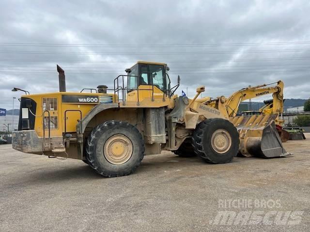 Komatsu WA 600-6 Gumikerekes homlokrakodók
