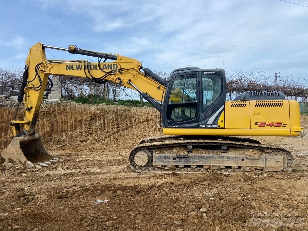 New Holland E245 Lánctalpas kotrók