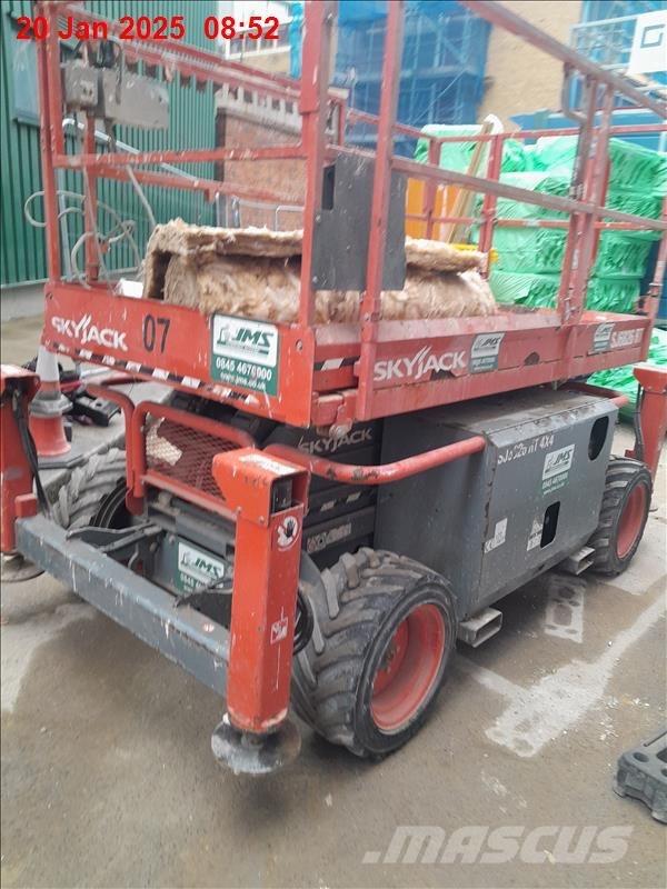 SkyJack 6832 RT Ollós emelők