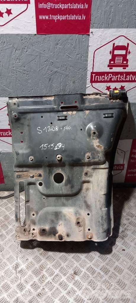 Scania 94 D.   1515194 Vezetőfülke és belső tartozékok