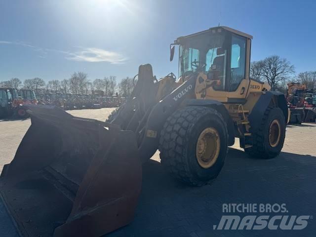 Volvo L 90 F Gumikerekes homlokrakodók