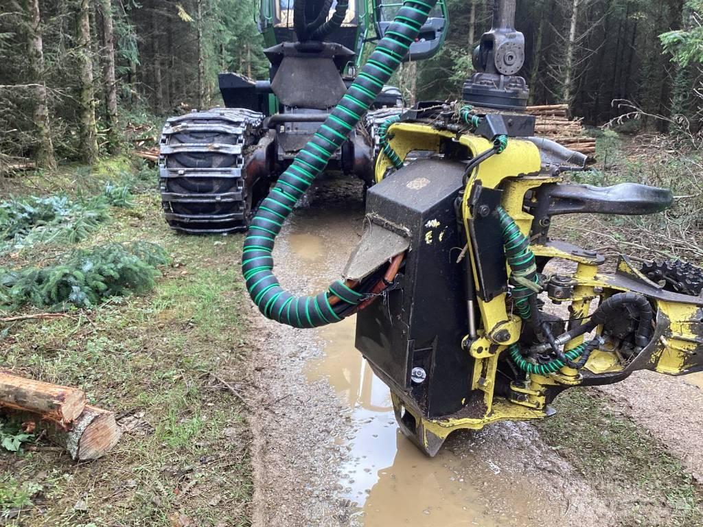 John Deere 1170 E Betakarítók