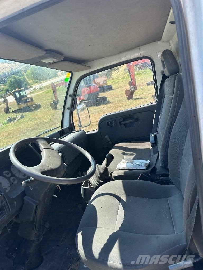 Nissan CABSTAR 35.13 Pótkocsira szerelt emelők és állványok