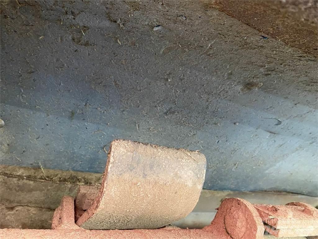 Dücker UM27 F Egyéb szálastakarmányozási gépek