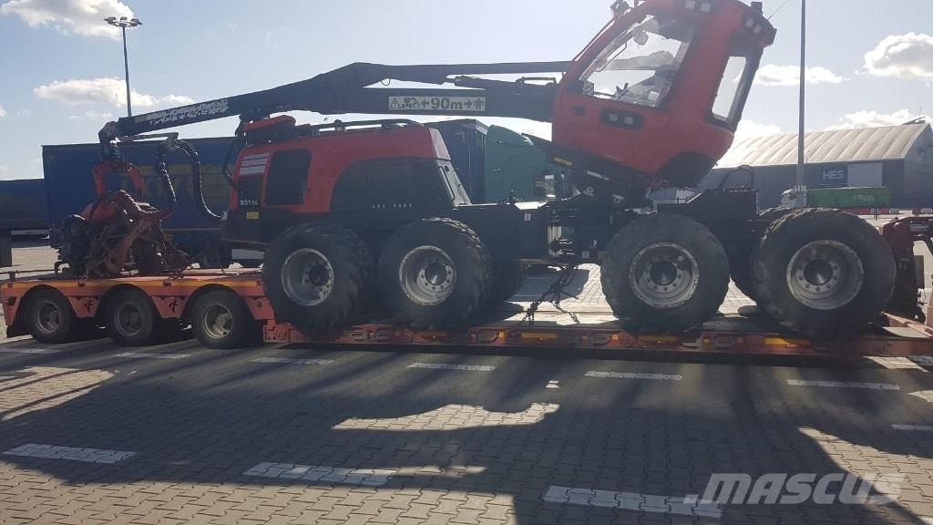 Komatsu 931 XC Betakarítók
