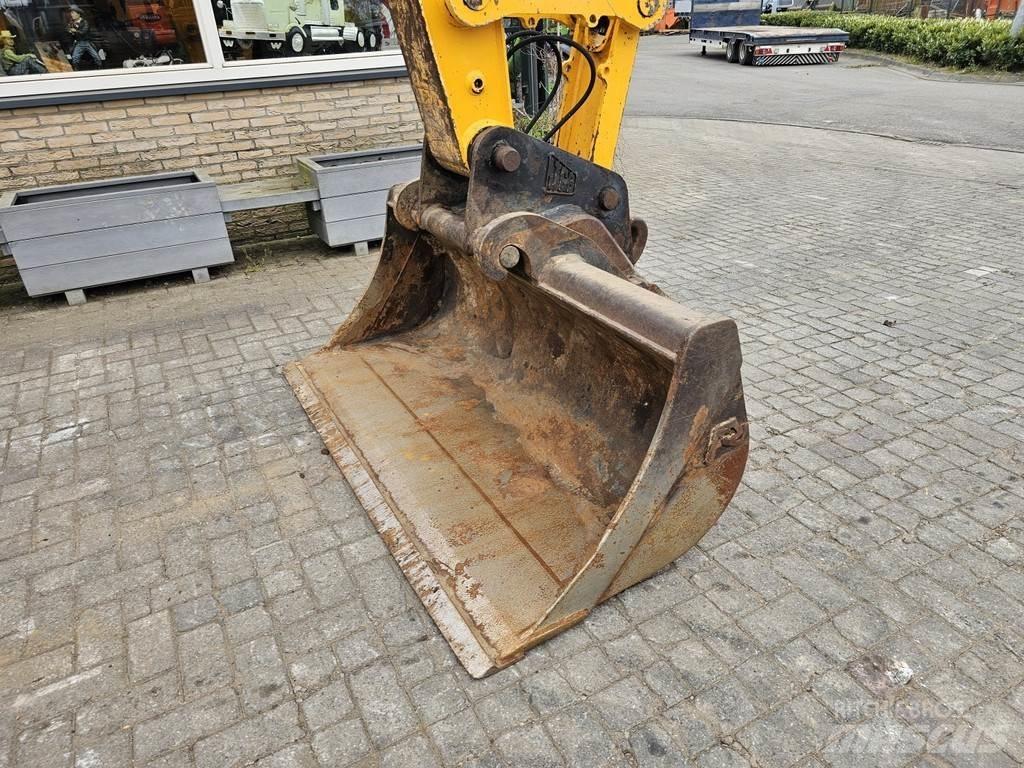 JCB JS145W Gumikerekes kotrók