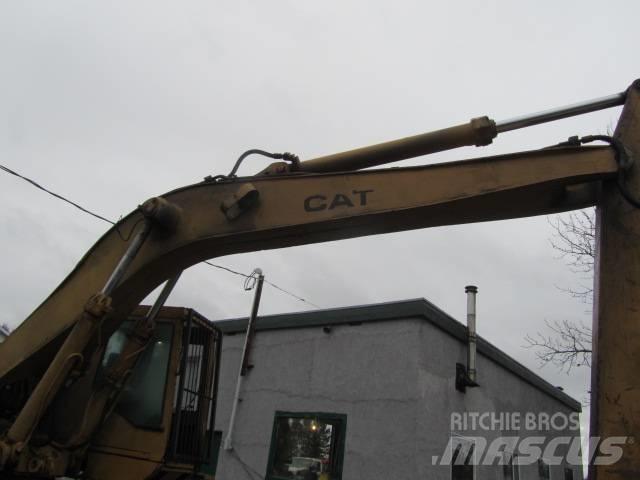 CAT 235 B Lánctalpas kotrók
