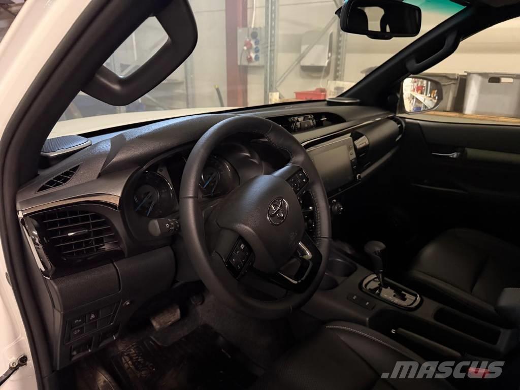 Toyota Hilux 2.8D Transporterek