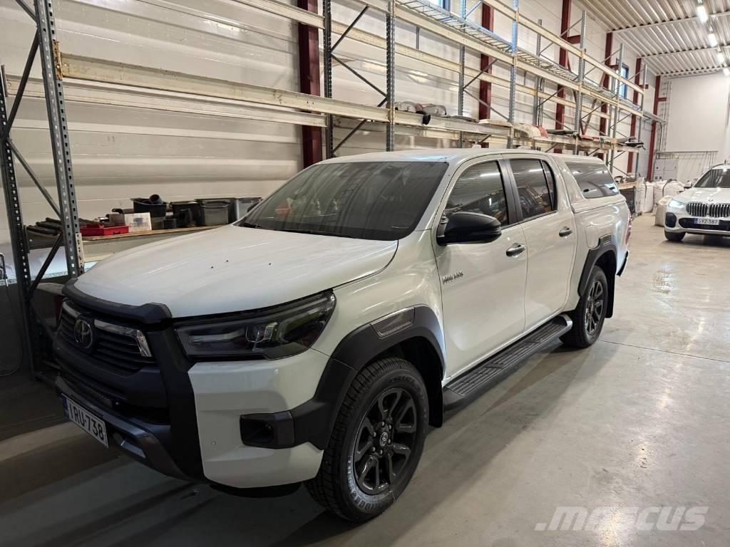 Toyota Hilux 2.8D Transporterek