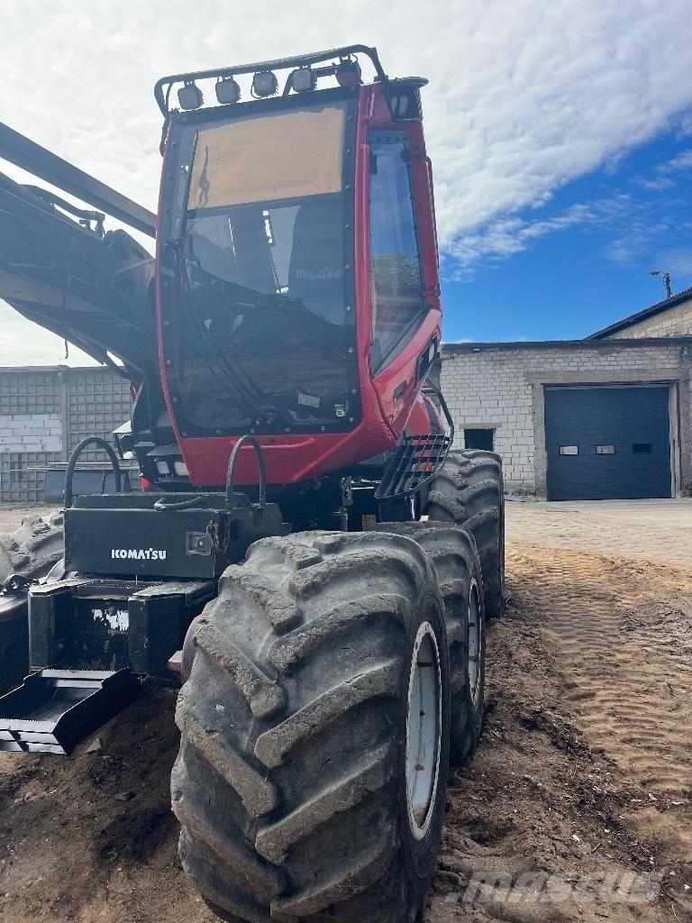 Komatsu 901 Betakarítók