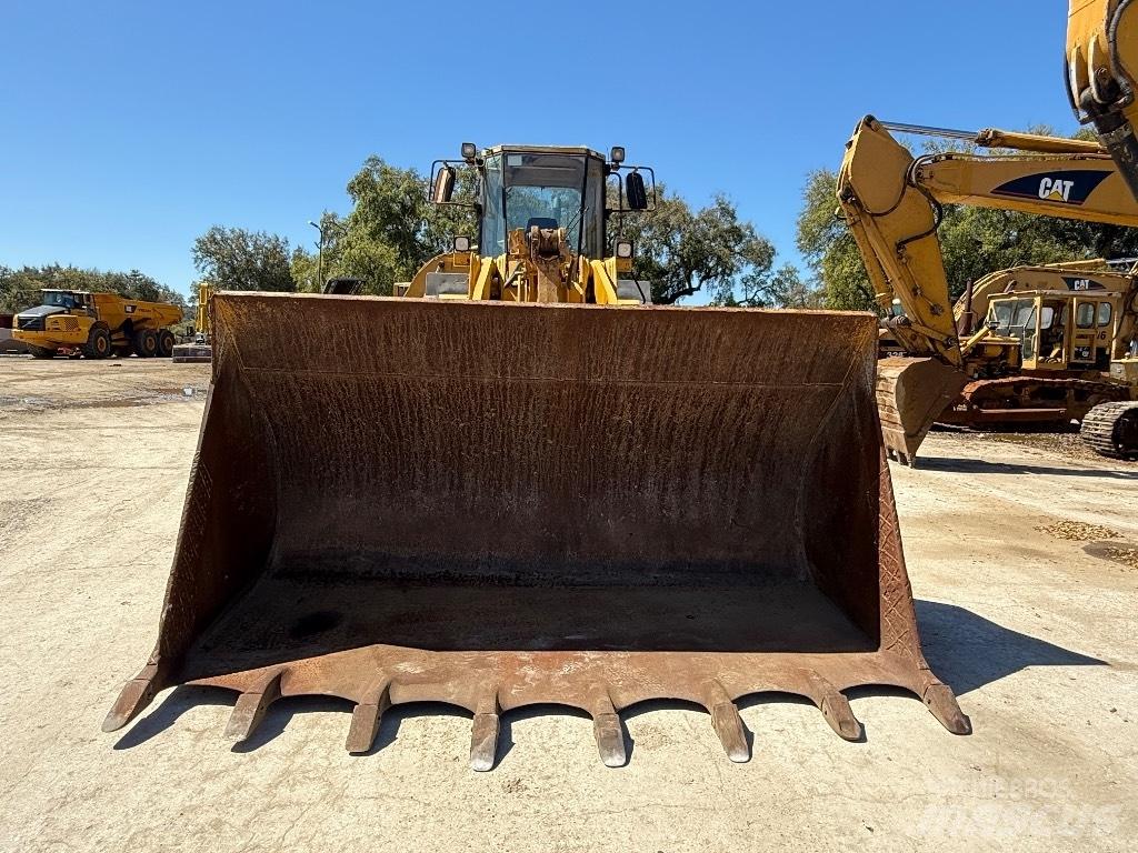 CAT 970 F Gumikerekes homlokrakodók