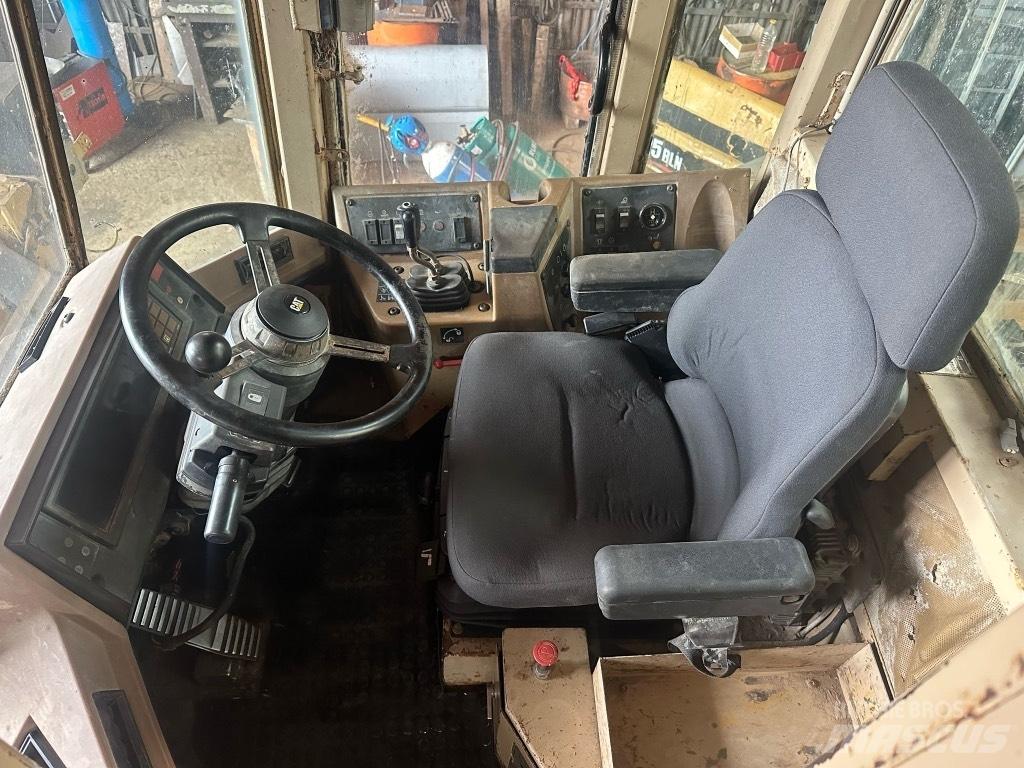 CAT 970 F Gumikerekes homlokrakodók