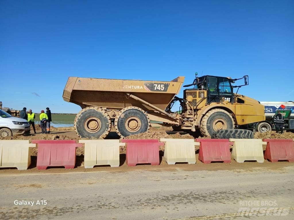 CAT 745 Csuklósdömperek