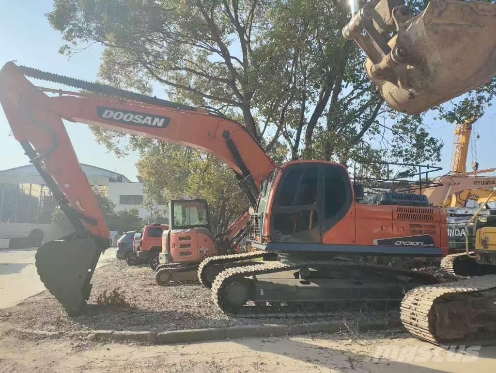 Doosan DX 300 LC Lánctalpas kotrók