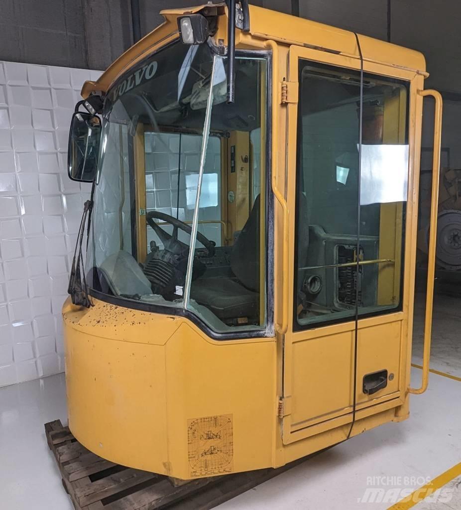 Volvo L 180 E Cab Vezetőfülke és belső tartozékok