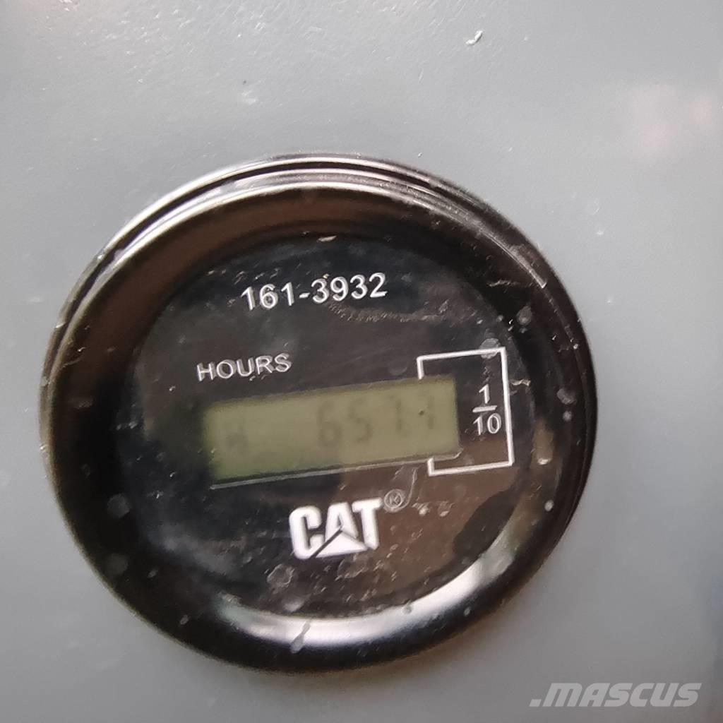 CAT 320 D2L Lánctalpas kotrók