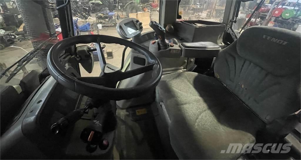 Fendt 820 Vario Traktorok