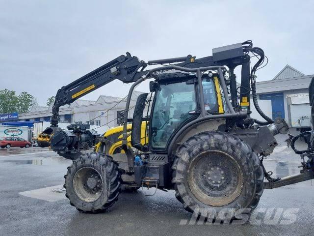 Valtra N153 Erdészeti traktorok