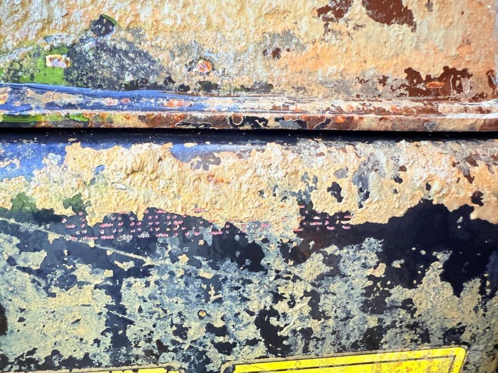 JCB 3TST Mezei dömperek