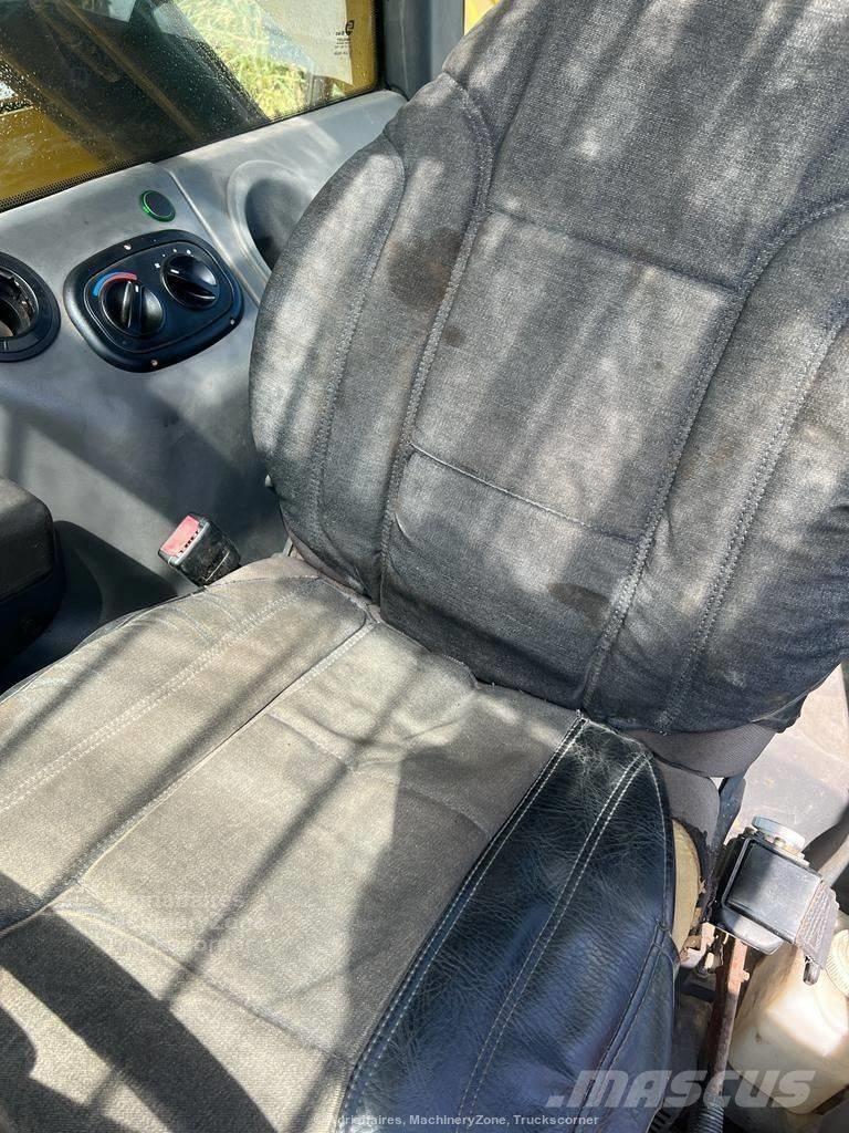 New Holland LM 1445 Teleszkópos rakodók