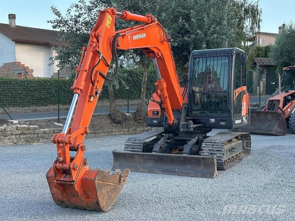 Doosan SOLAR 75V Közepes (midi) kotrók 7 t - 12 t
