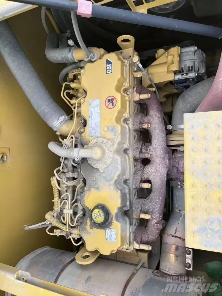 CAT 336 Lánctalpas kotrók