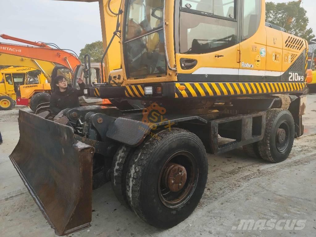 Hyundai 210W-9 Gumikerekes kotrók
