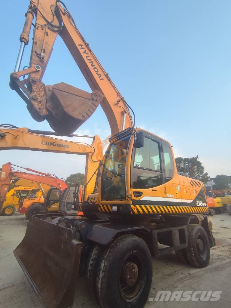Hyundai 210W-9 Gumikerekes kotrók