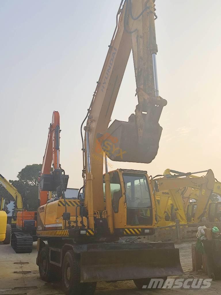 Hyundai 210W-9 Gumikerekes kotrók