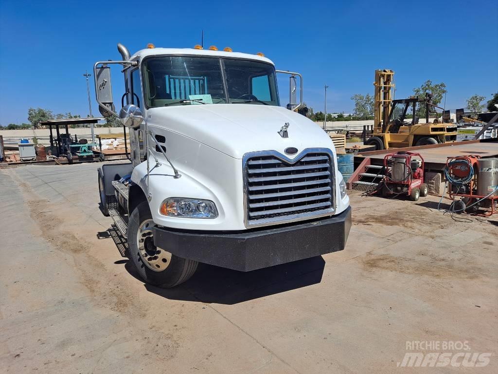 Mack CX612 Nyergesvontatók