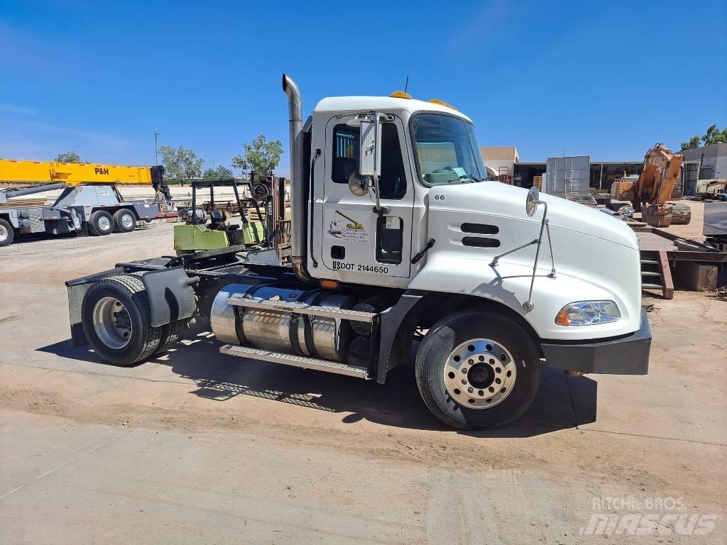 Mack CX612 Nyergesvontatók
