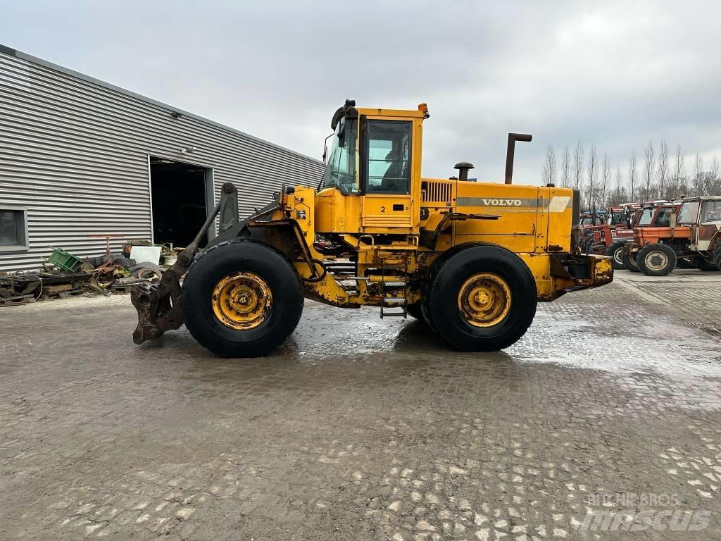 Volvo L120C Gumikerekes homlokrakodók