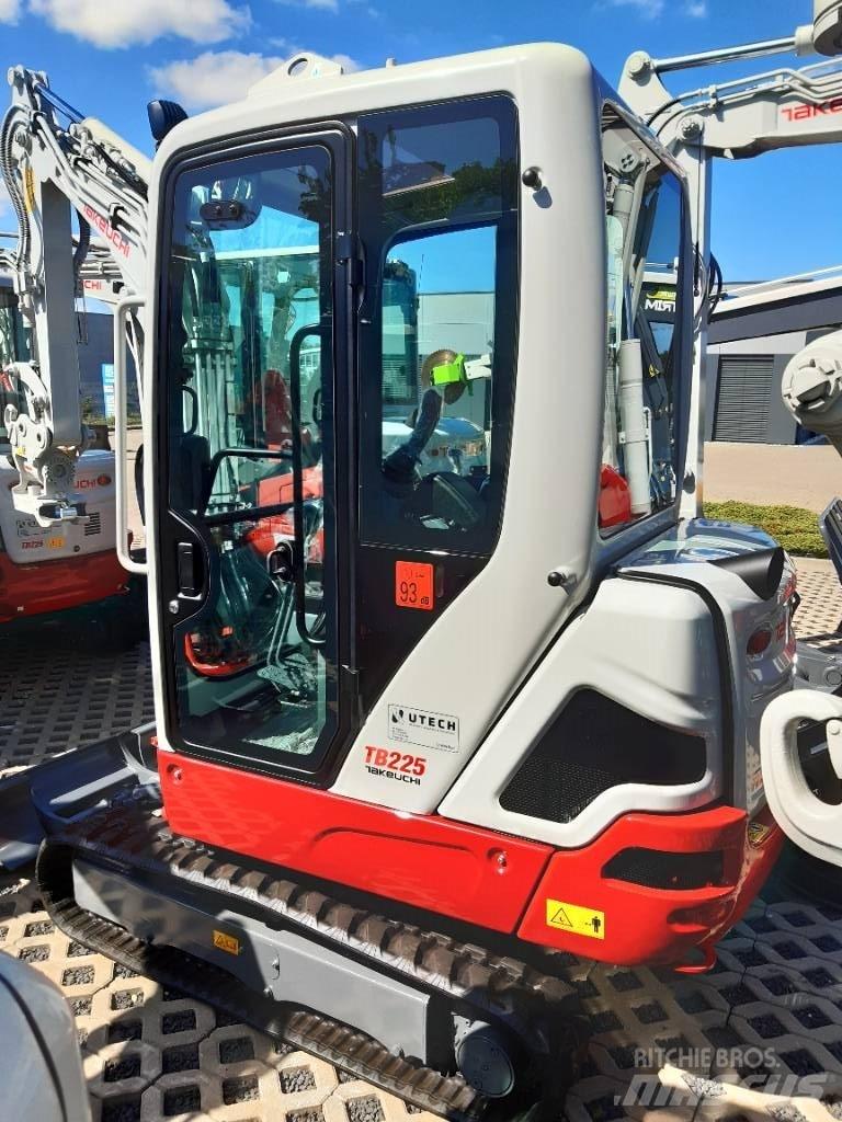 Takeuchi TB225 V3 Mini kotrók < 7t