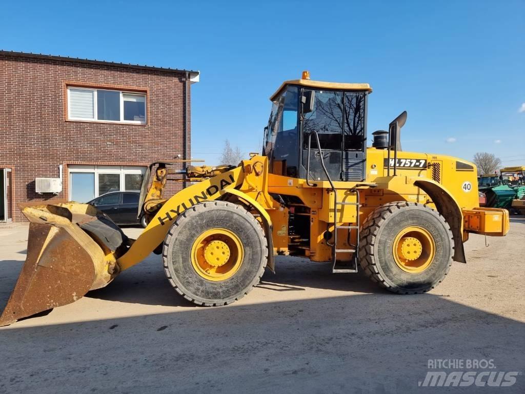 Hyundai HL 757-7 Gumikerekes homlokrakodók