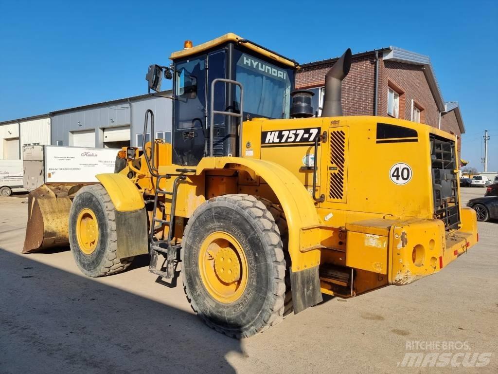 Hyundai HL 757-7 Gumikerekes homlokrakodók